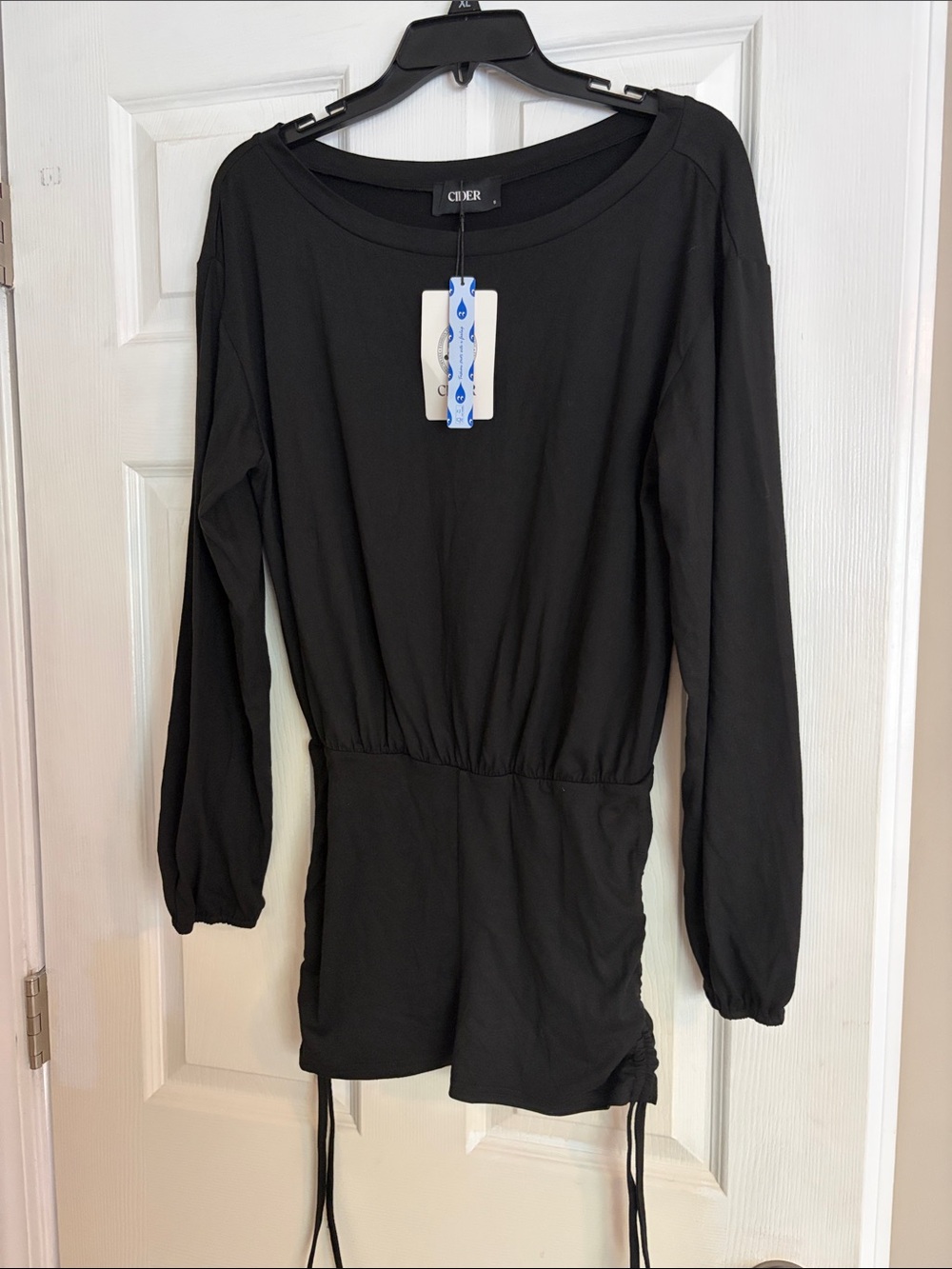 Cider Black Long-Sleeve Cinched Waist Romper size small